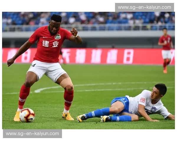 绝代双骄的硬核对话：中超直播建业vs泰达，唤醒你血液里的足球狂热！